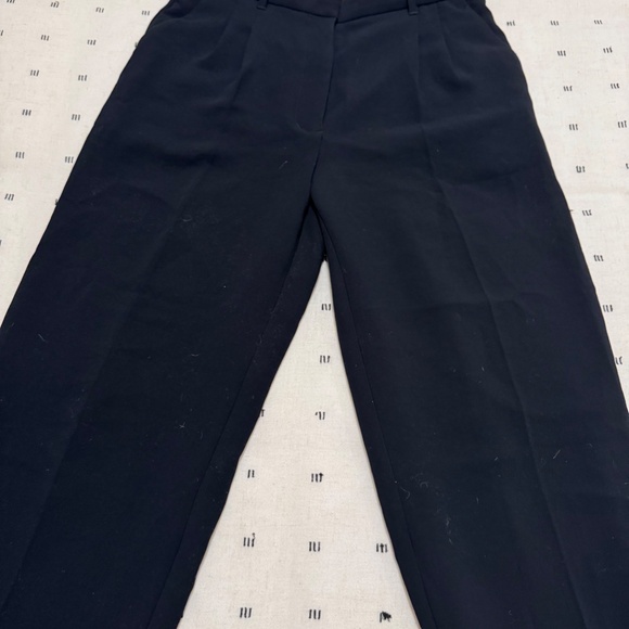 Aritzia Effortless Pant Cropped Crepette - Picture 2 of 3